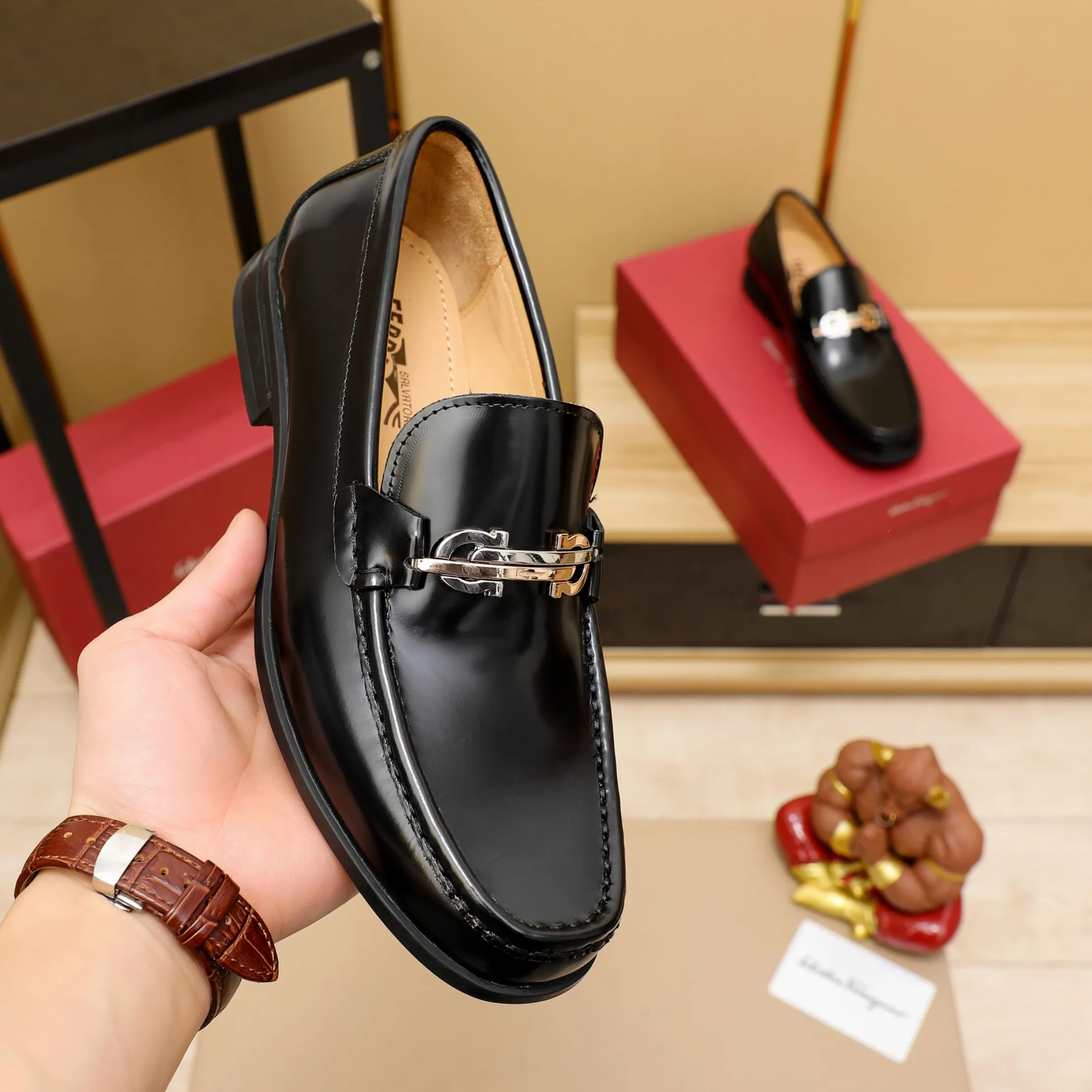 Men's clothing and shoes 💰460 🔥Ferragamo's new men's casual slip-on shoes🇨🇳Official website original 1:1 mold opening, original quality💯Fine workmanship, high-end luxury☘The upper is made of imported Italian first-layer cowhide🌴Luxury🐂leather lining🍓Rubber wear-resistant and non-slip outsole, breathable and comfortable to wear🍍The first choice for high-end men, black, size 38-45